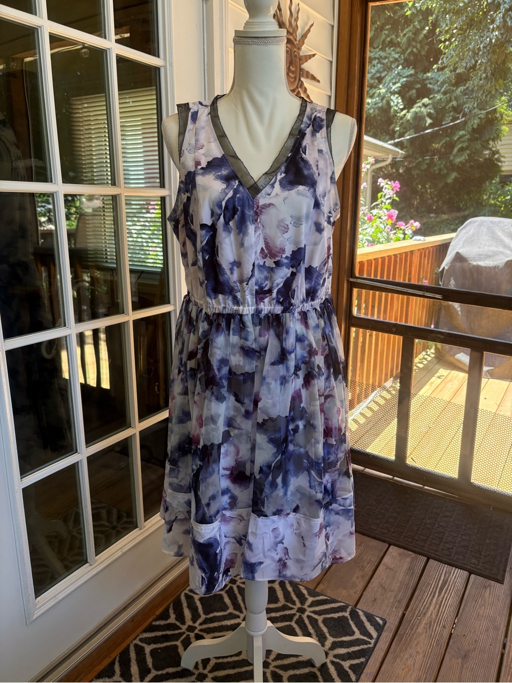 Simply Vera Vera Wang Sleeveless V-Neck Floral Midi Dress in Purple and White